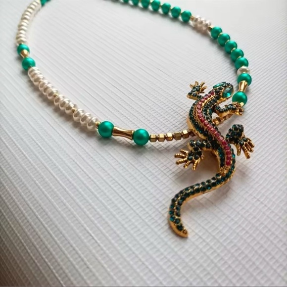 Blue Lizard Colorful Reptile Brooch - Picture 5 of 7